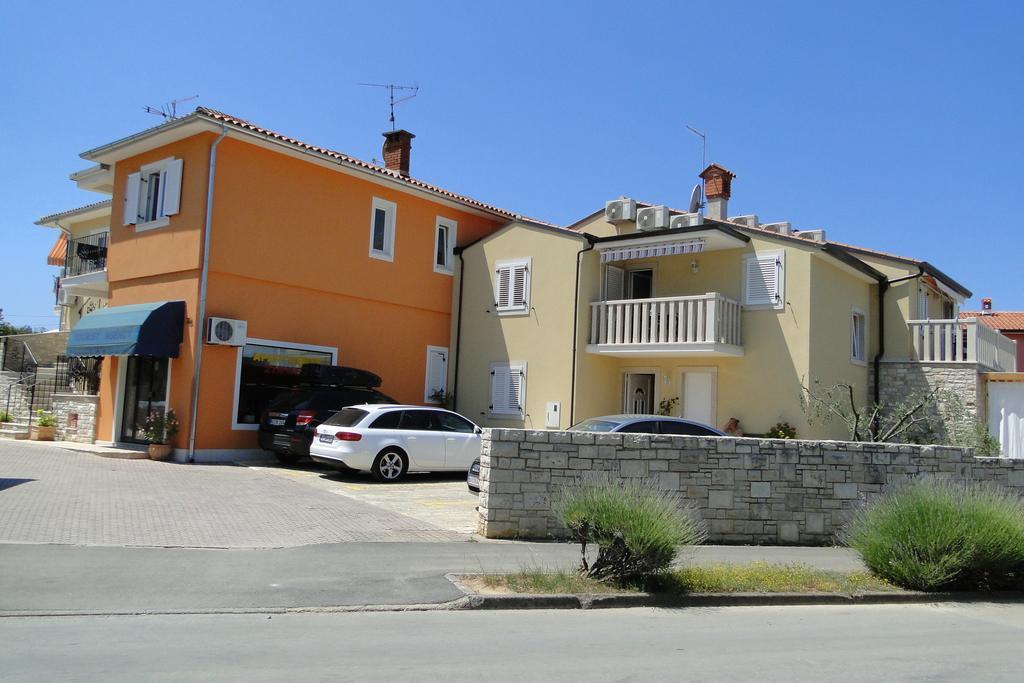 Apartments Villa Ela Umag Exteriör bild