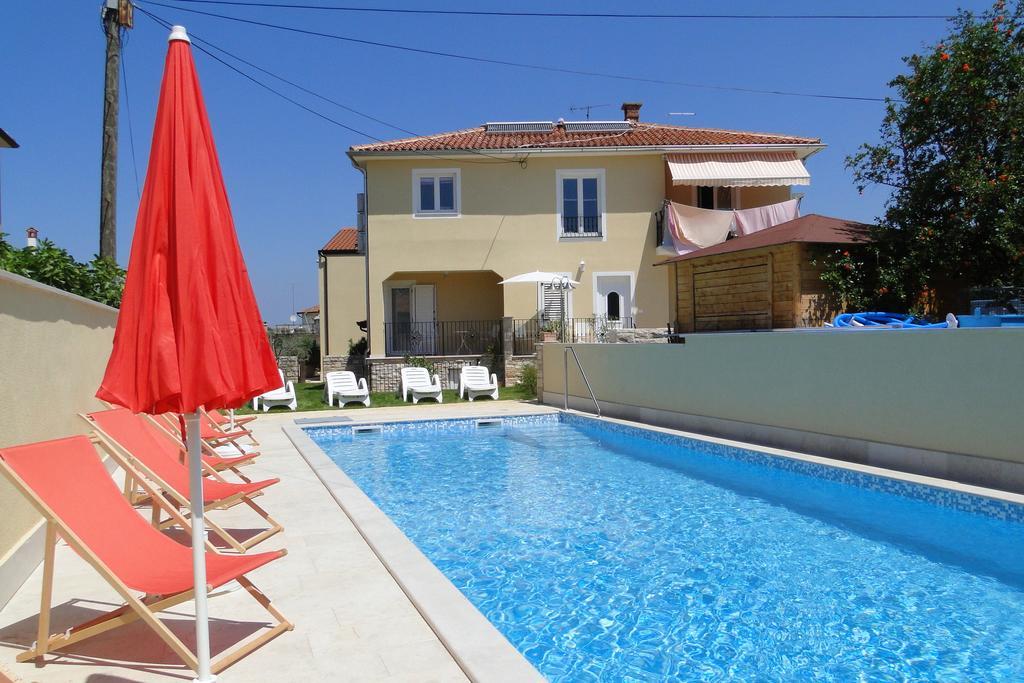 Apartments Villa Ela Umag Exteriör bild