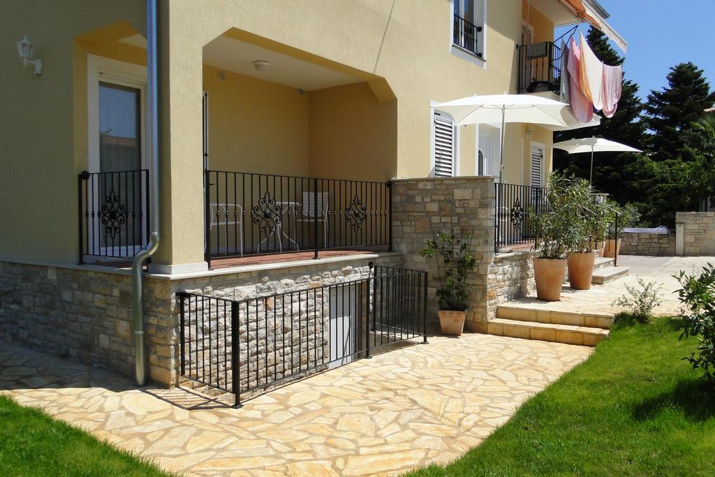 Apartments Villa Ela Umag Exteriör bild