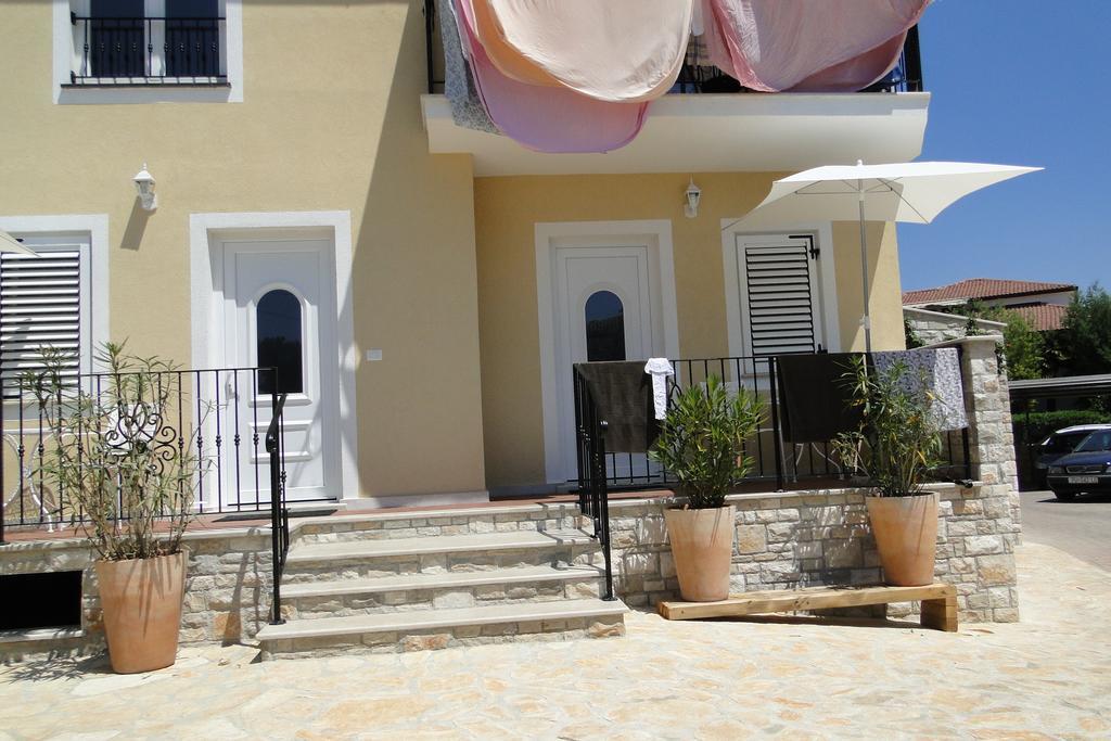 Apartments Villa Ela Umag Exteriör bild
