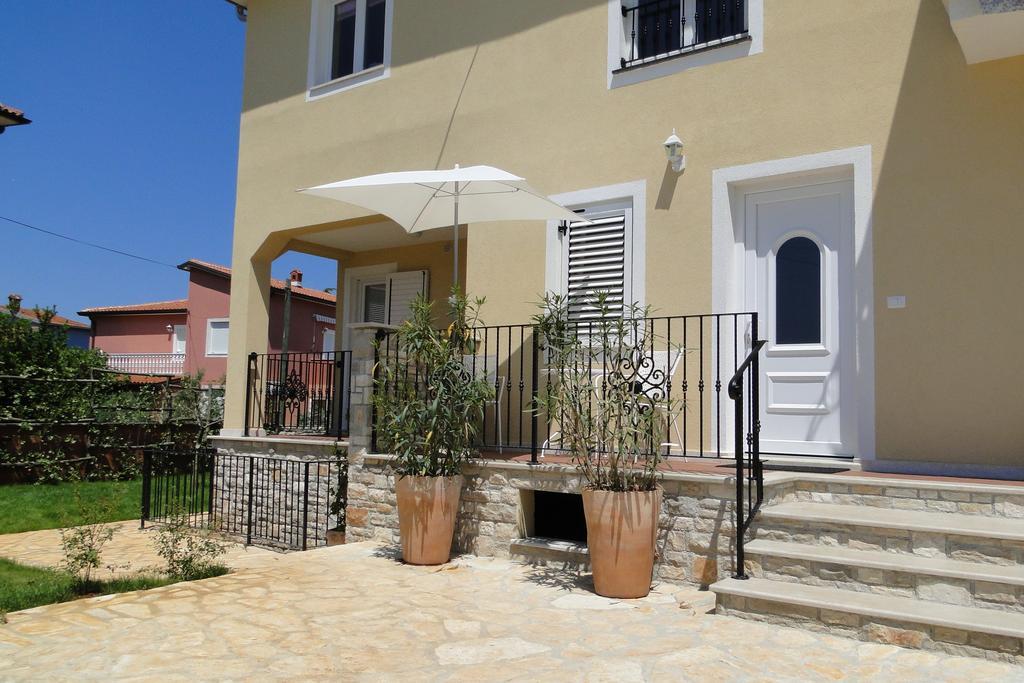 Apartments Villa Ela Umag Exteriör bild